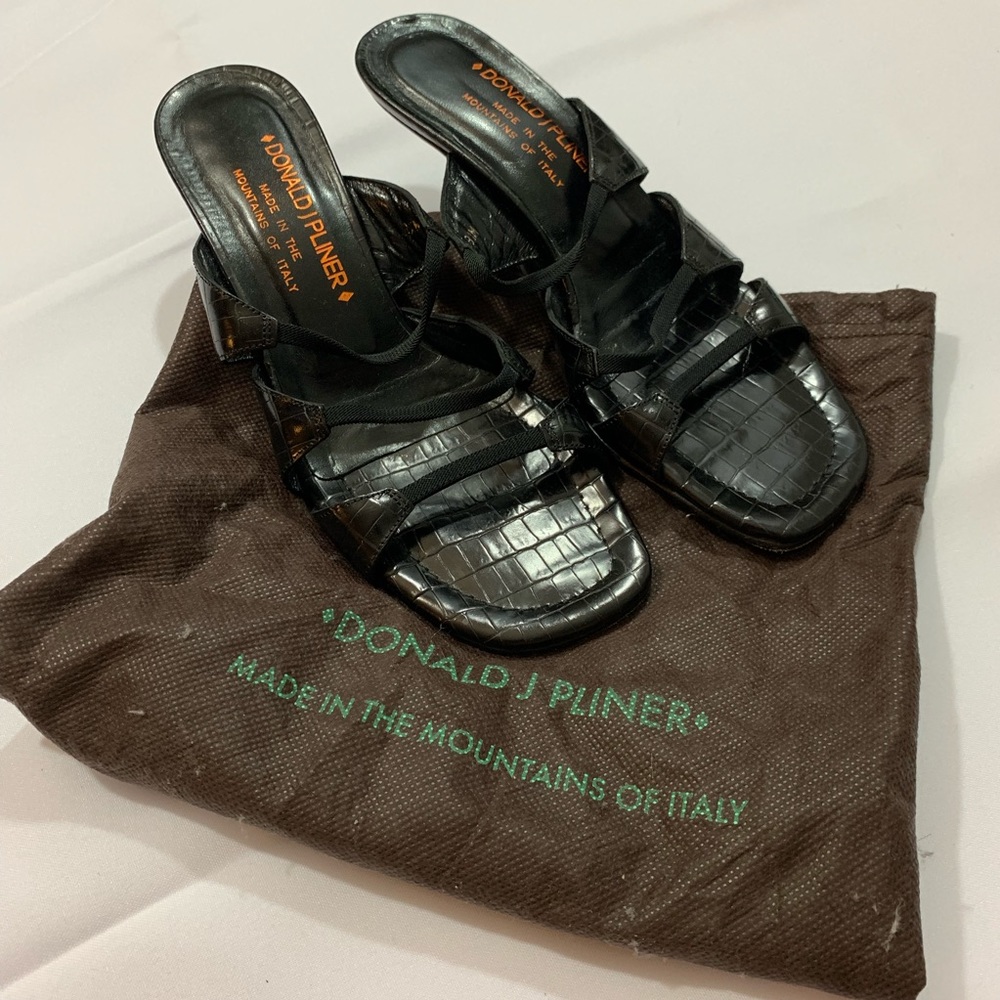 DONALD J PLINER HEELS SIZE 8 1/2